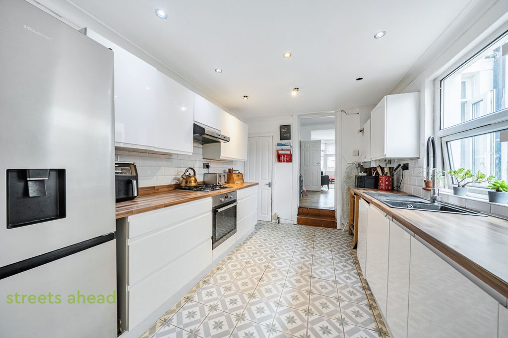 Property photo 3 of 18 A7E99201-4Cce-470...