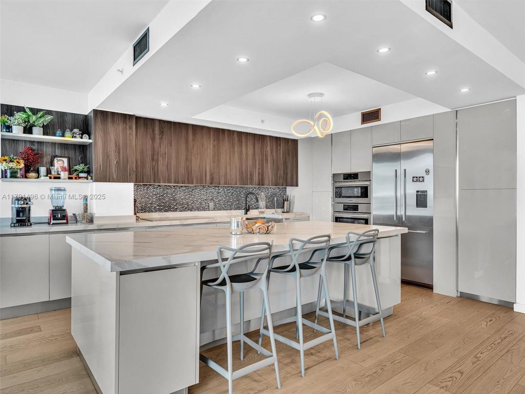 Property photo 2 of 3 <Alttext/>