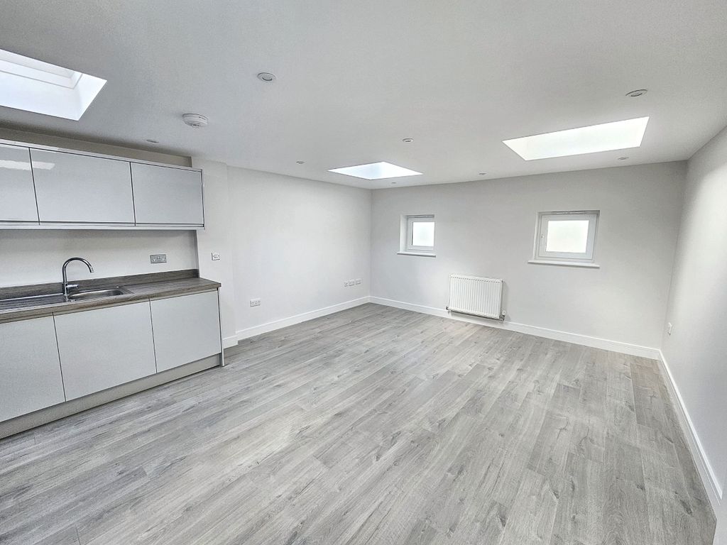 Property photo 3 of 35
