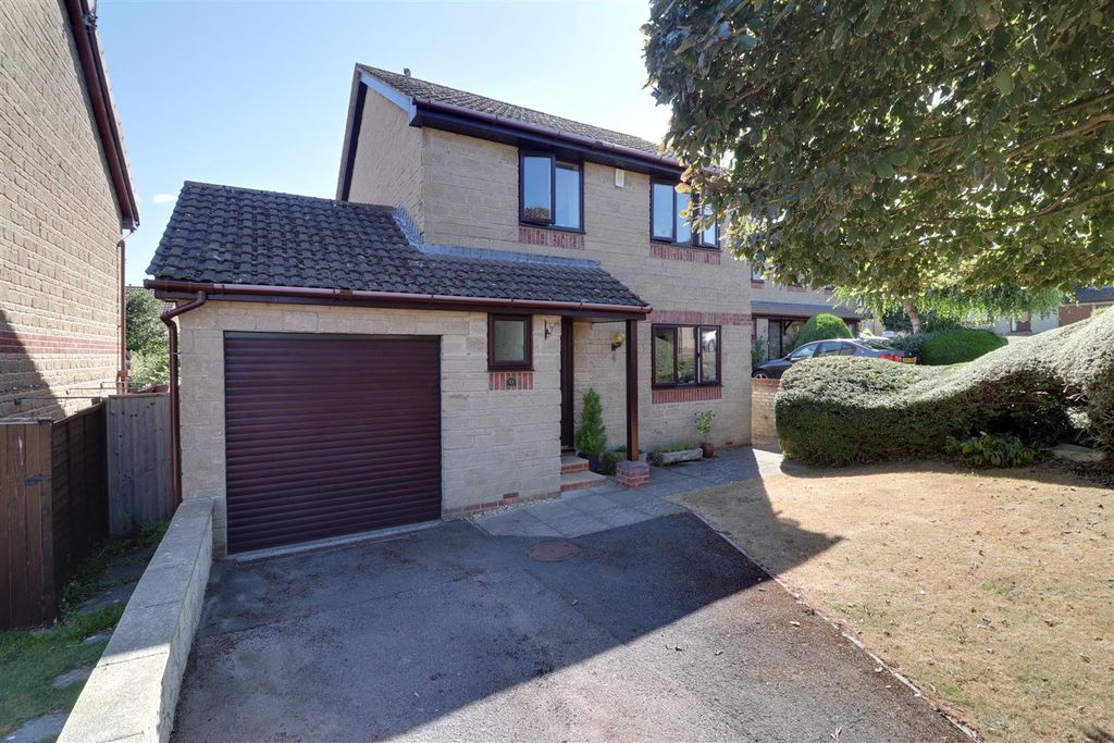 Property photo 1 of 21