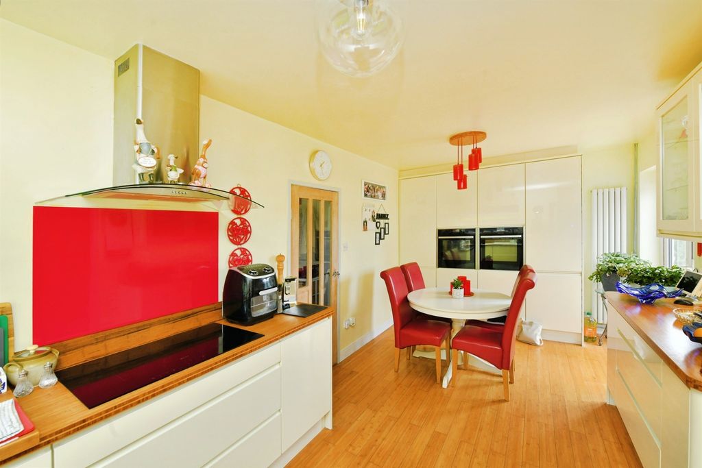 Property photo 3 of 23