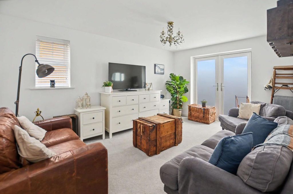 Property photo 2 of 25 Lounge