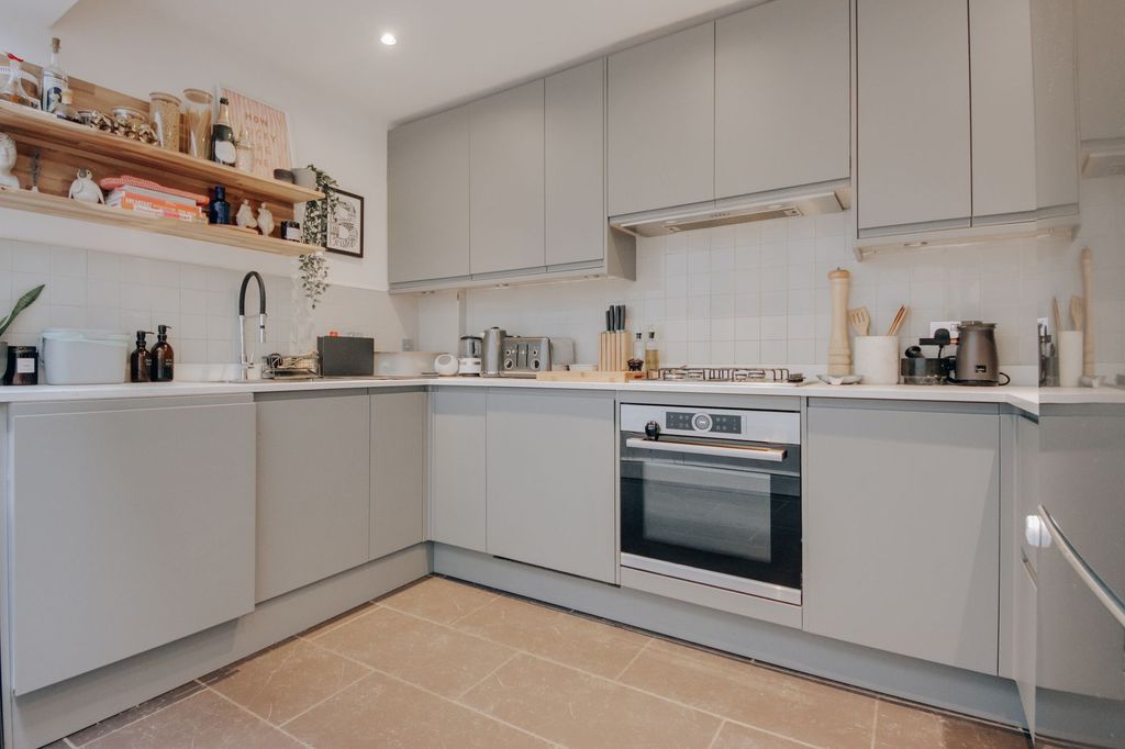 Property photo 3 of 11 Kitchen