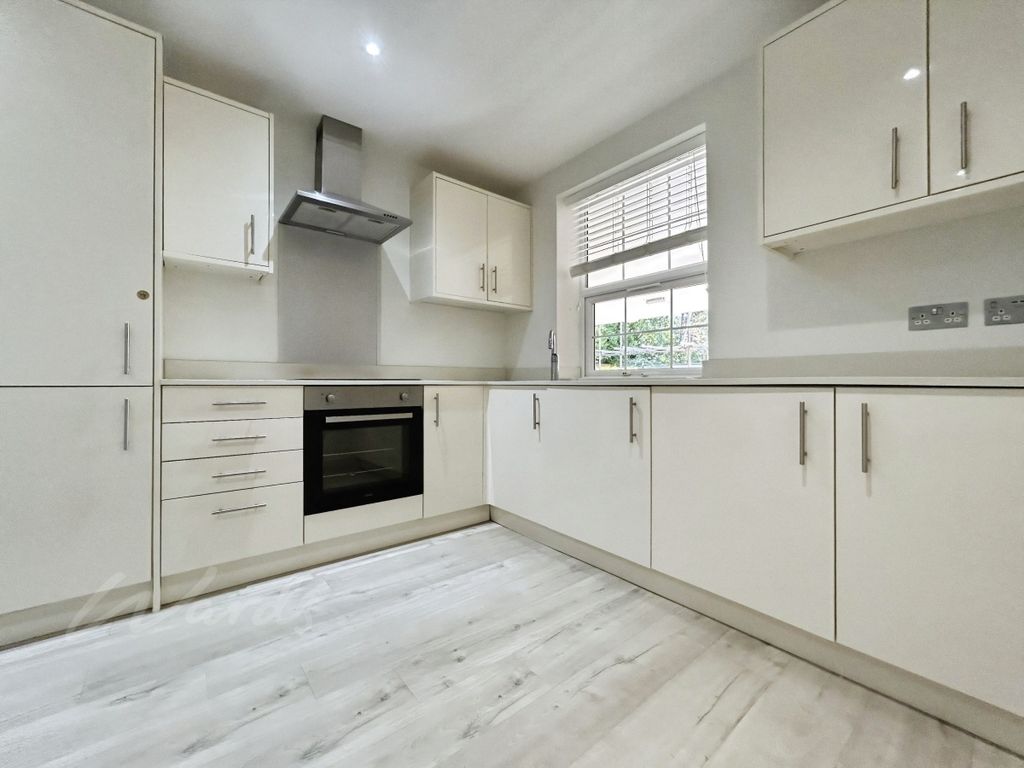 Property photo 2 of 10 Kitchen