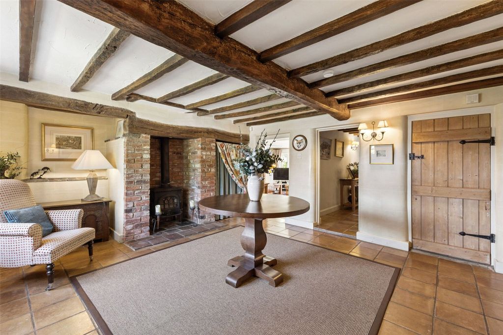 Property photo 3 of 25 Entrance Hall