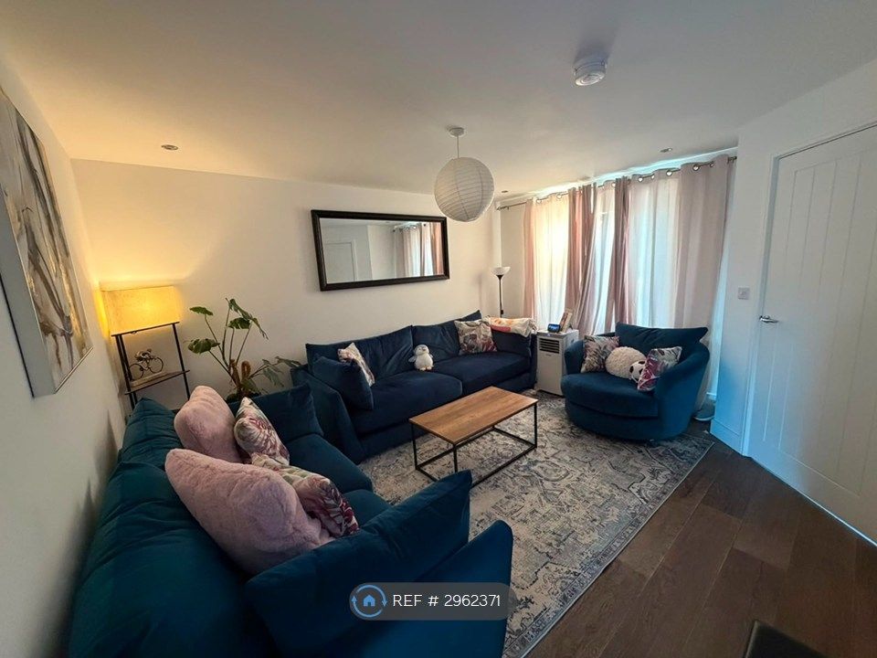 Property photo 2 of 11 Lounge