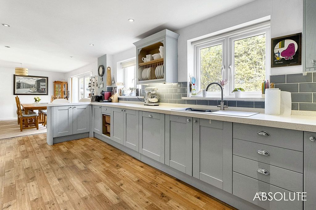 Property photo 2 of 26