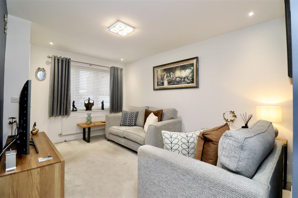 Property photo 2 of 19