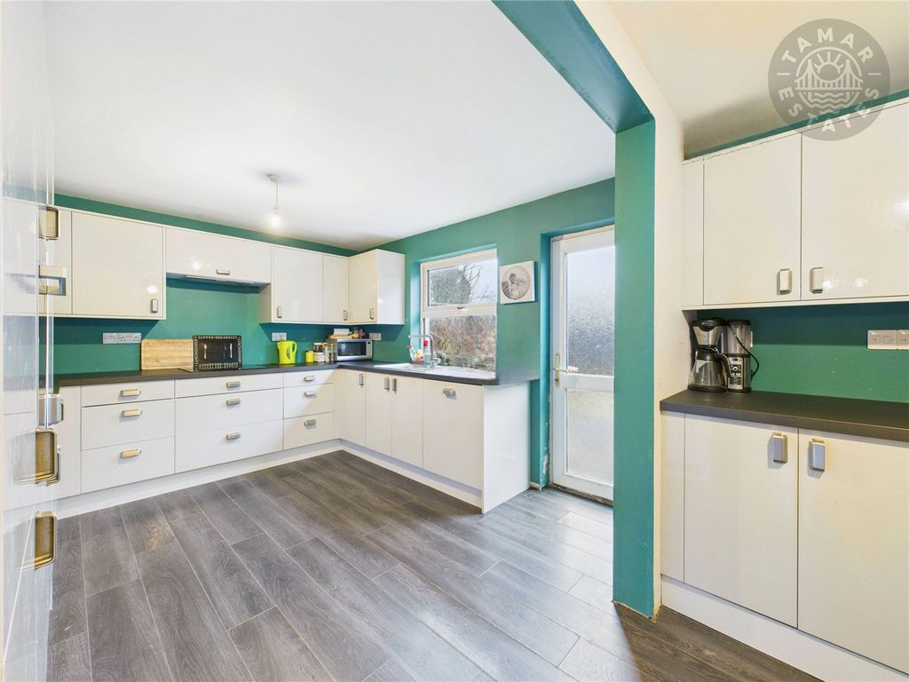 Property photo 2 of 11 Kitchen/Dining Room