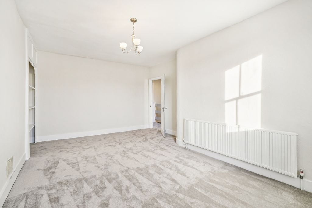 Property photo 2 of 10 Flat 4 31 Thurloe...