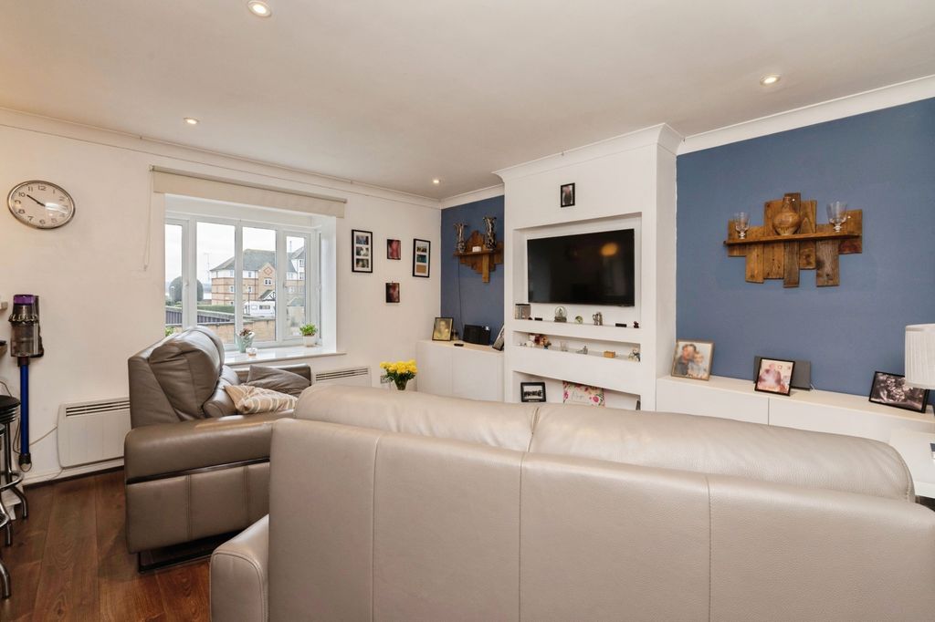 Property photo 3 of 13 Picture