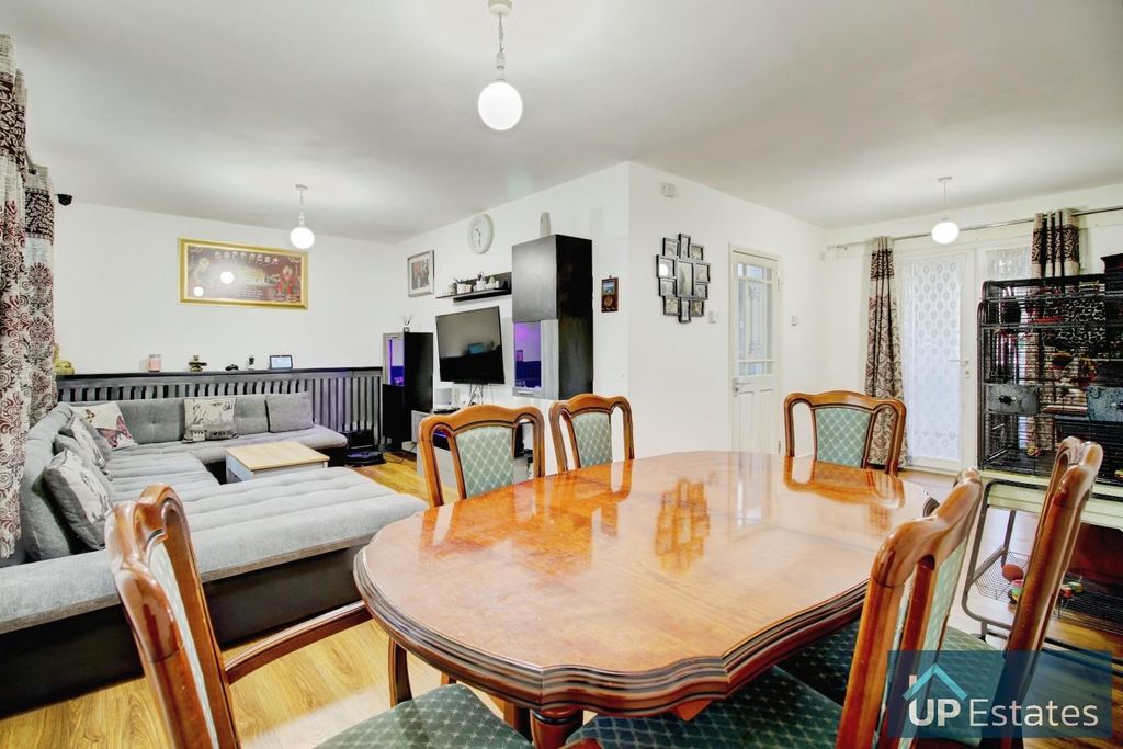 Property photo 2 of 25