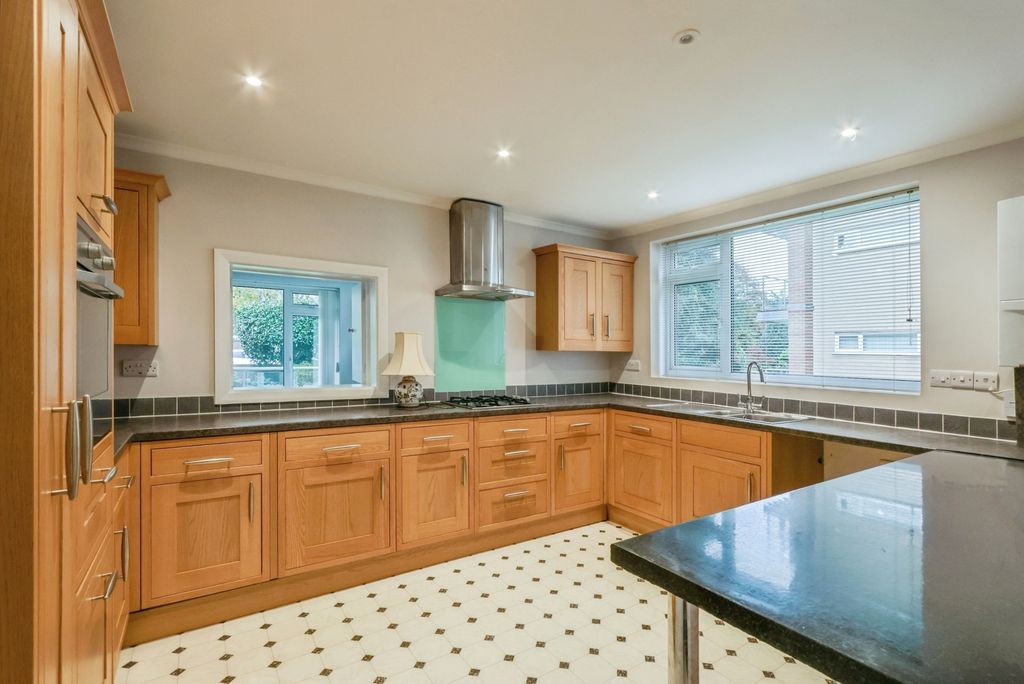 Property photo 3 of 17 Photo