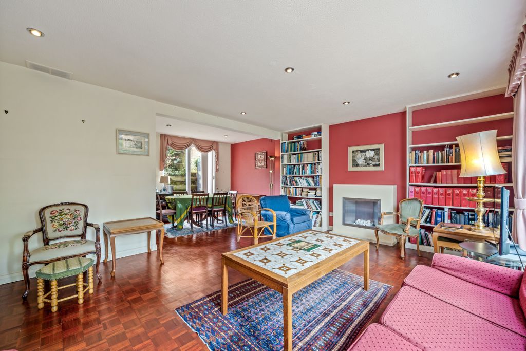 Property photo 2 of 21