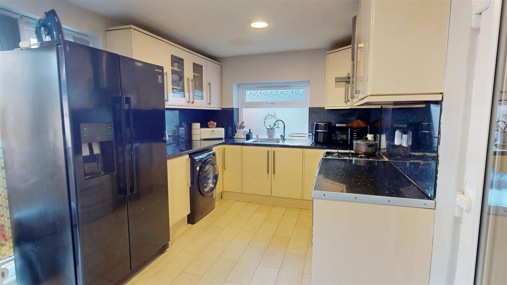 Property photo 3 of 16 Dining Kitchen