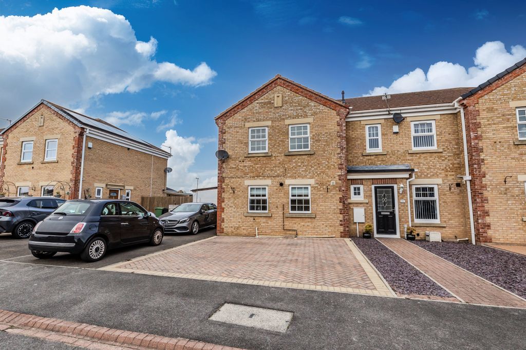 Property photo 2 of 32