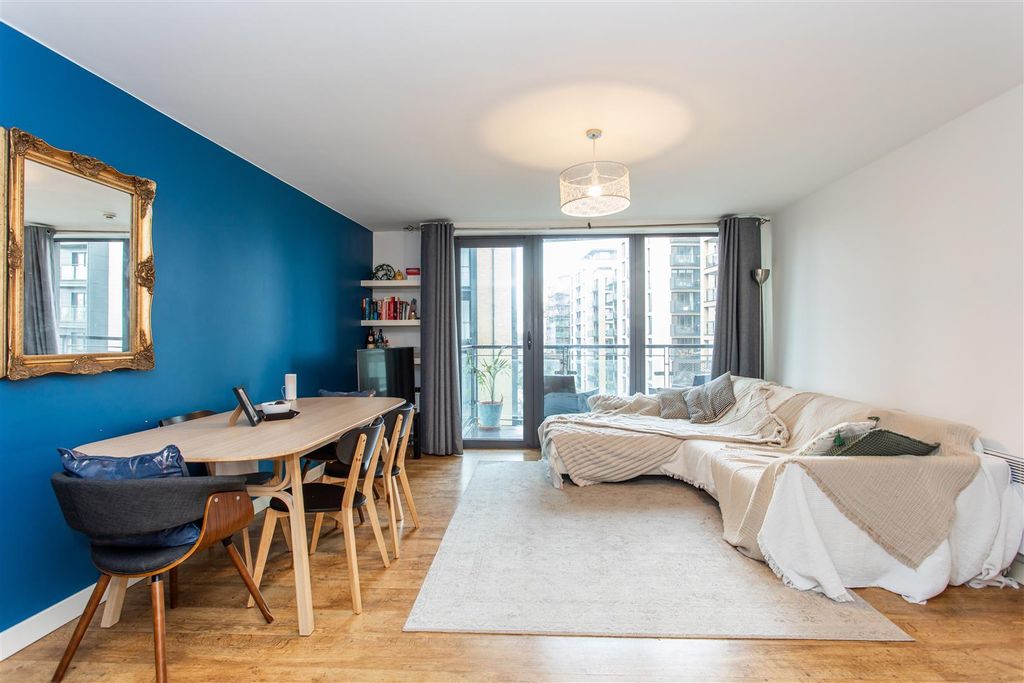 Property photo 3 of 10 Reception