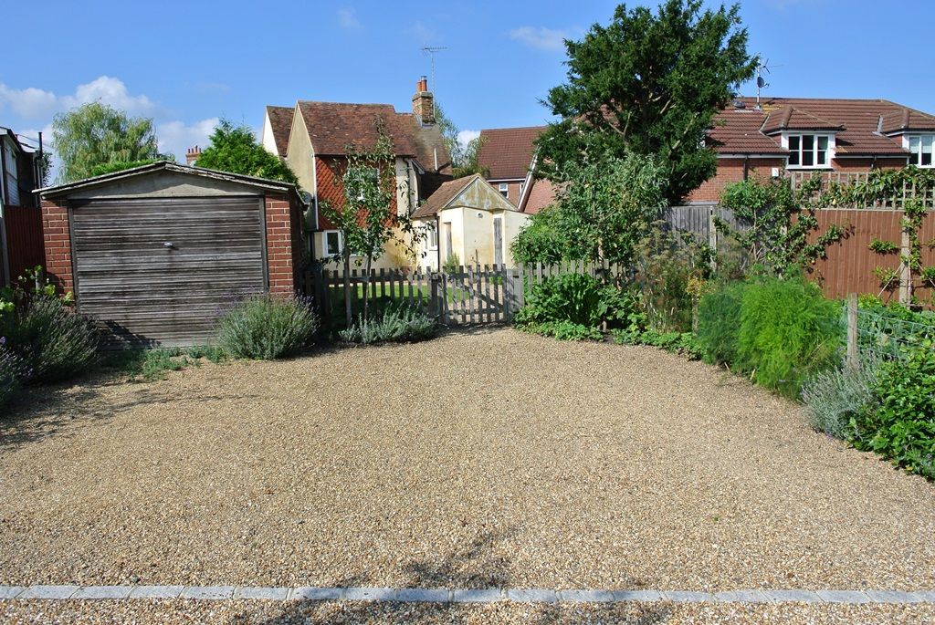 Property photo 3 of 20 Driveway