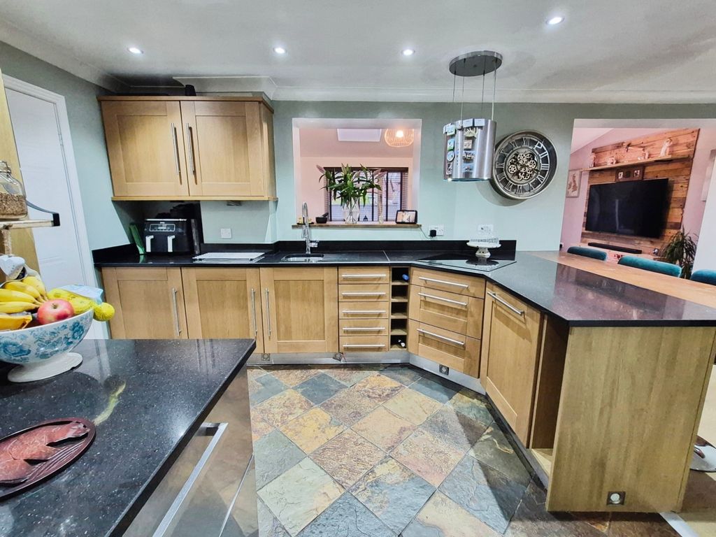 Property photo 3 of 54 Kitchen
