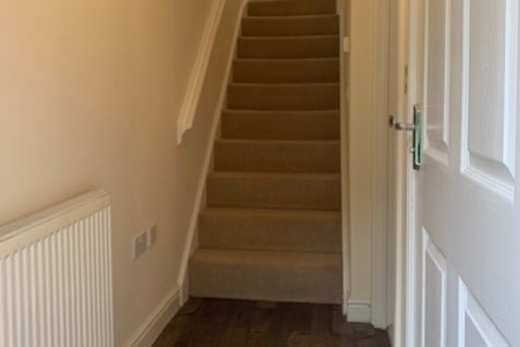 Property photo 2 of 18 19 Roundthorn Hallway