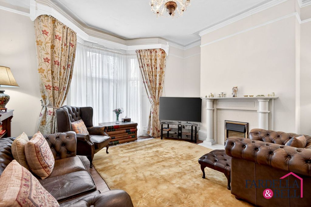 Property photo 2 of 26