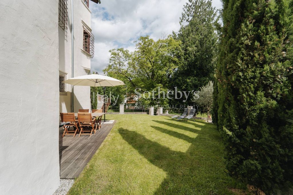 Property photo 2 of 27