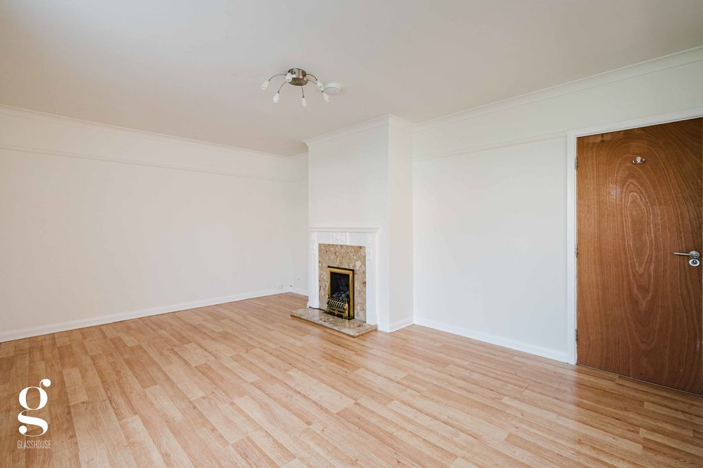 Property photo 2 of 25