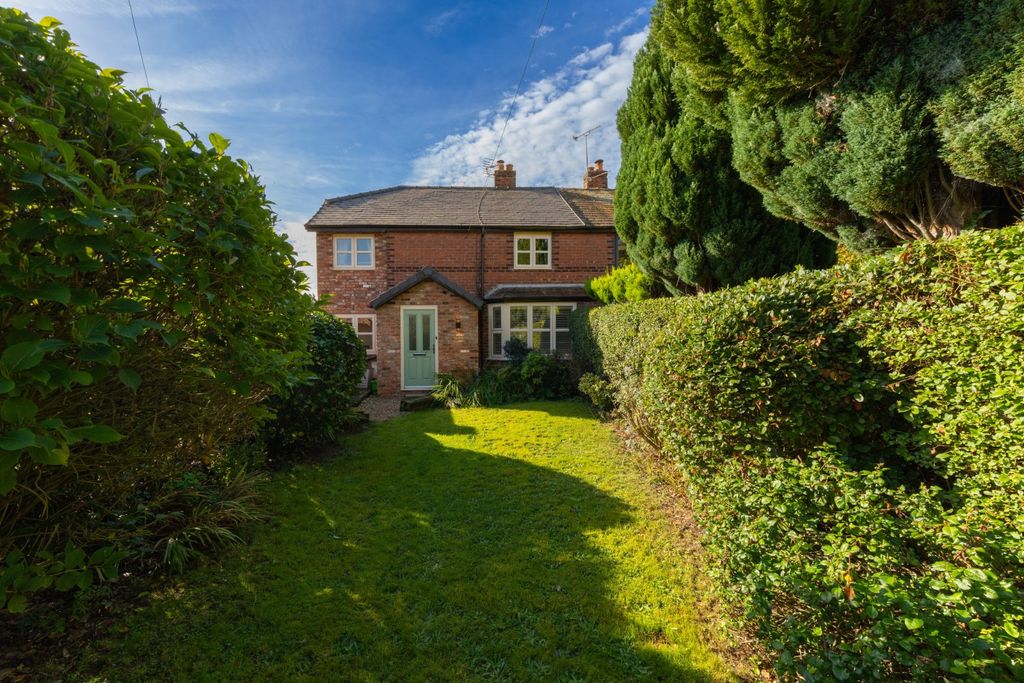 Property photo 1 of 24 Badgers Croft
