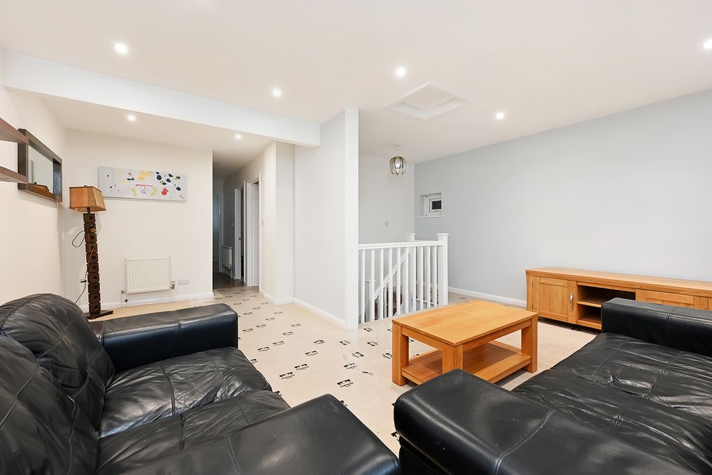 Property photo 2 of 7 Photo