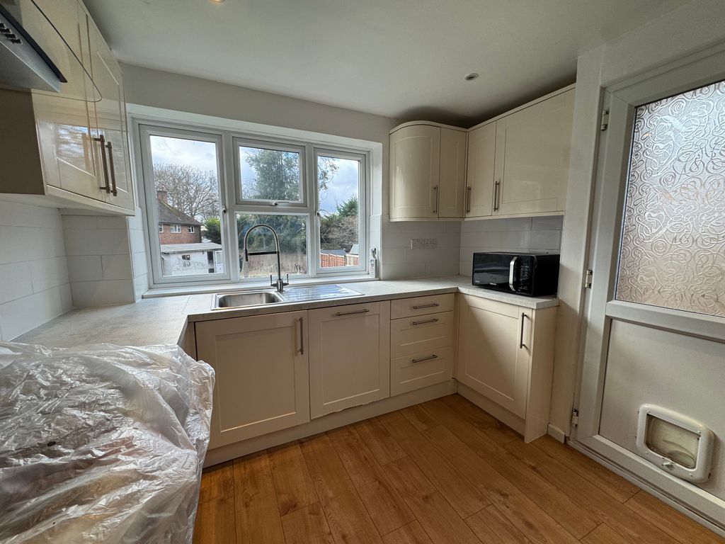 Property photo 3 of 12 Kitchen