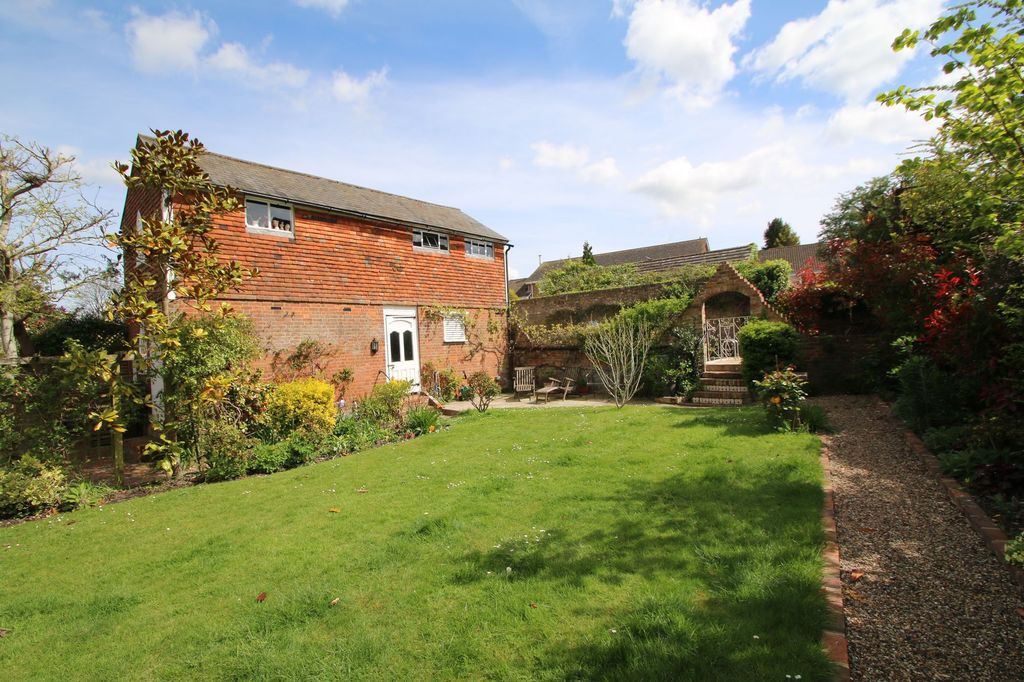 Property photo 2 of 33