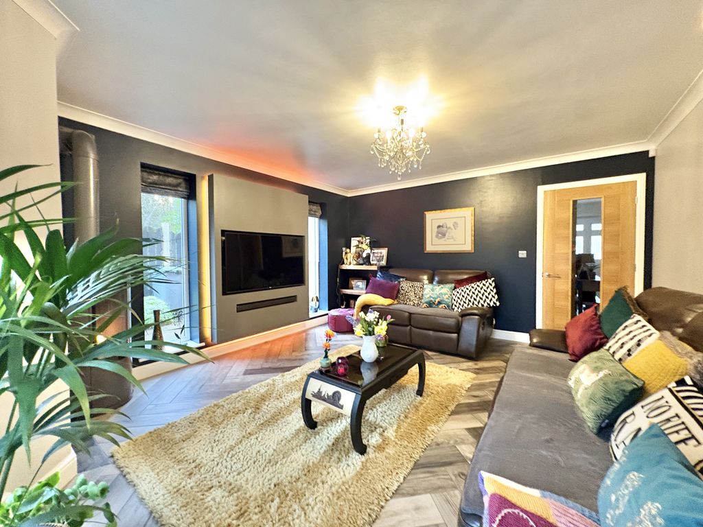 Property photo 3 of 33