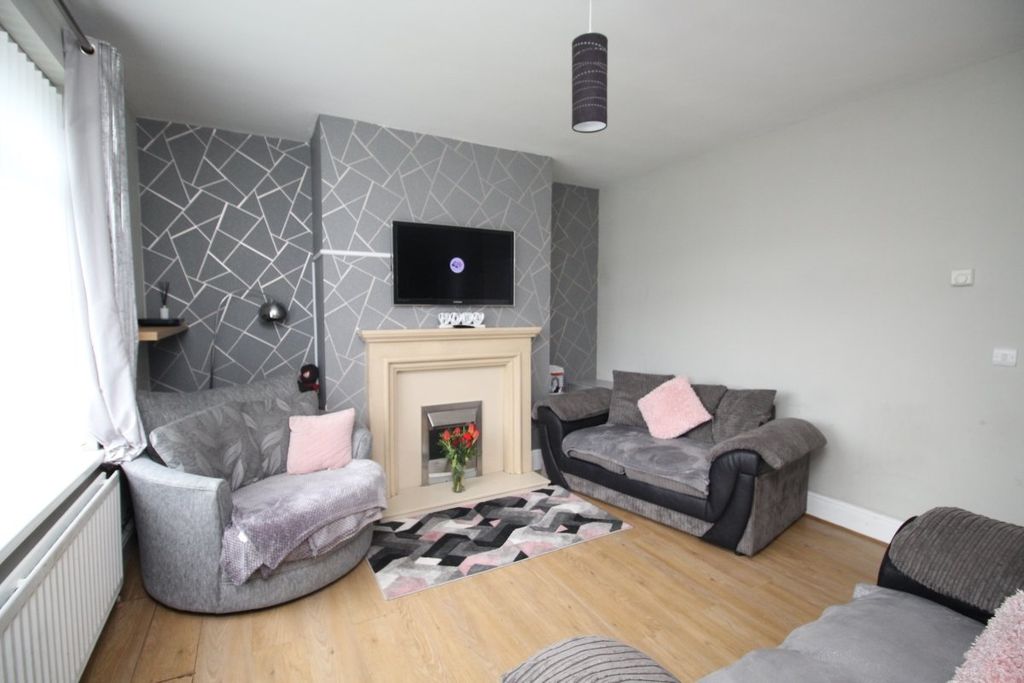 Property photo 2 of 9 Lounge