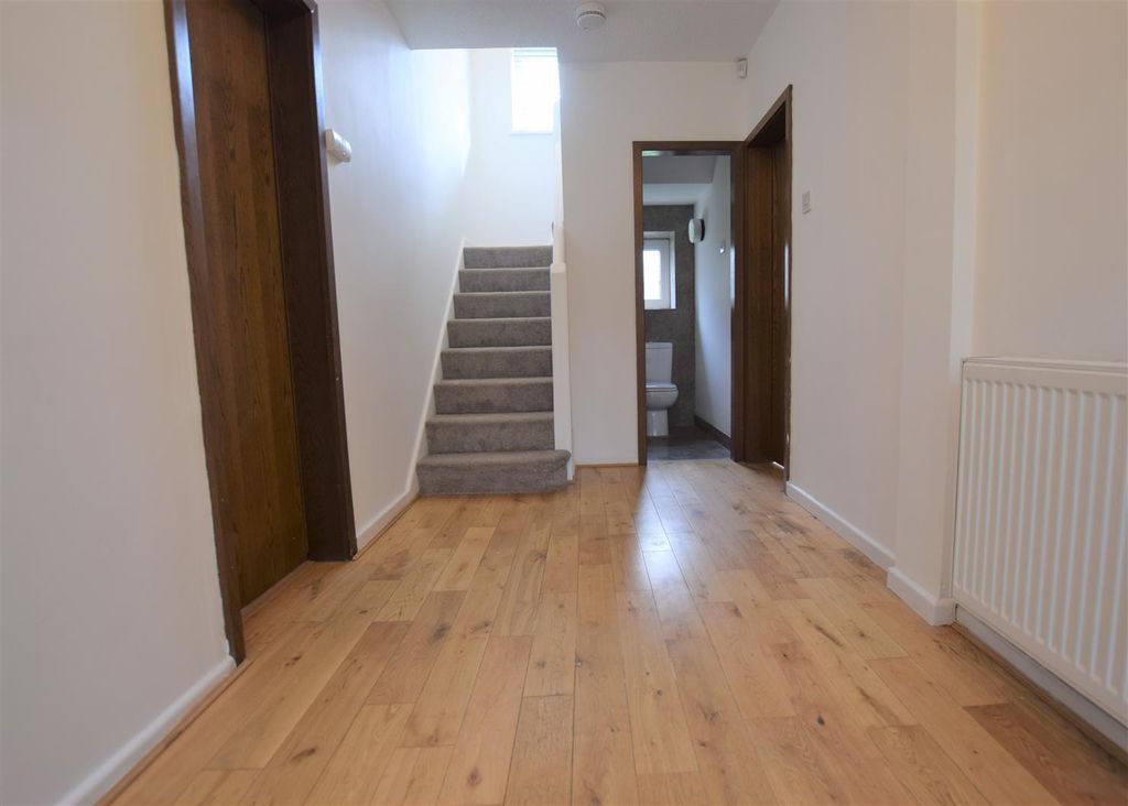 Property photo 2 of 17 Hallway