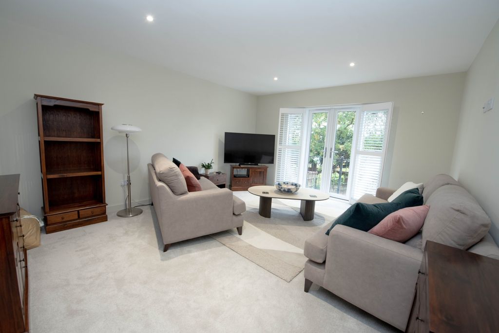 Property photo 2 of 11 Image 1