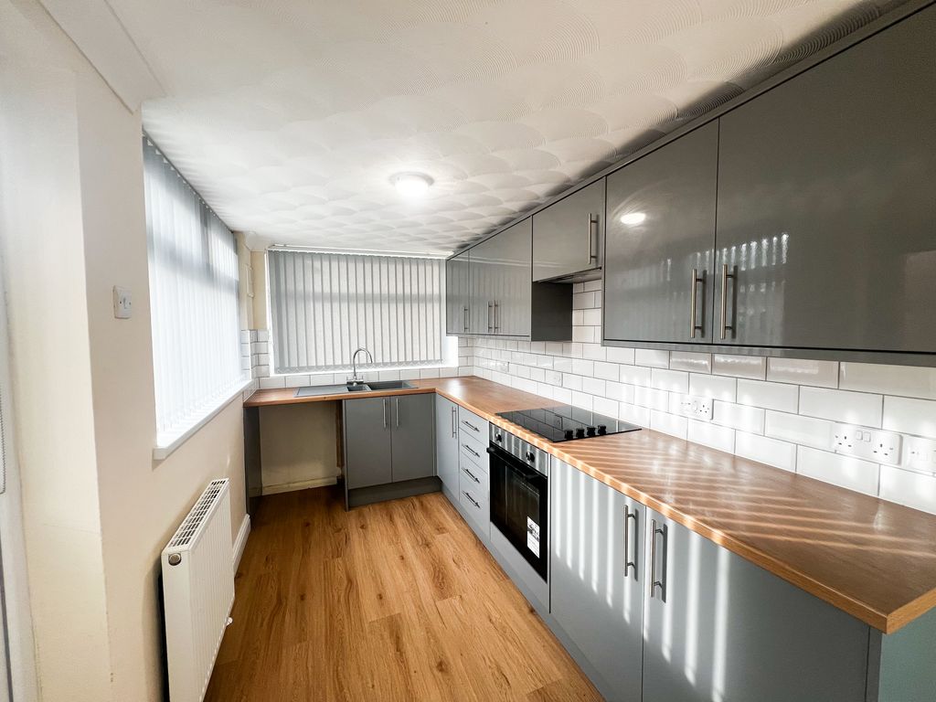 Property photo 3 of 9 Kitchen