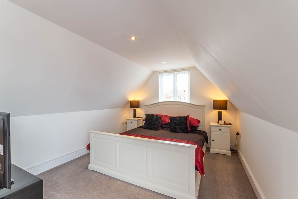 Property photo 3 of 21 Bedroom One