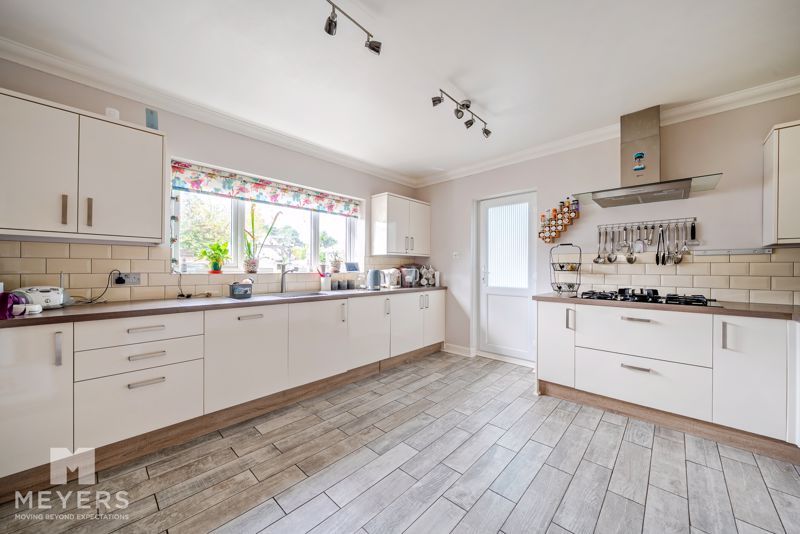 Property photo 2 of 17 Kitchen