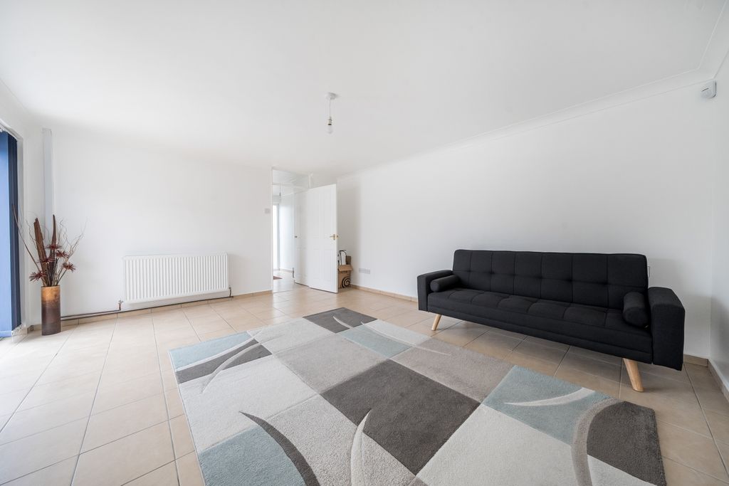 Property photo 2 of 10 Bardney Living Room 1