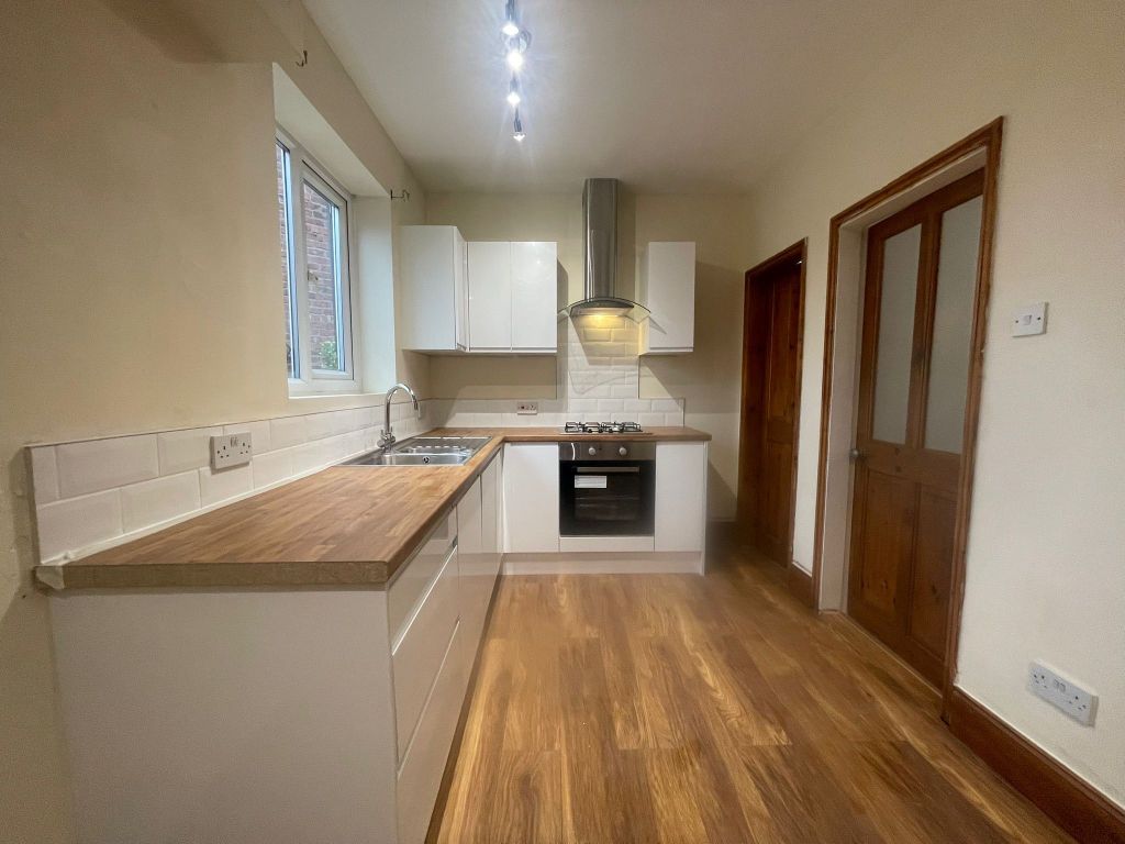 Property photo 3 of 9 Kitchen