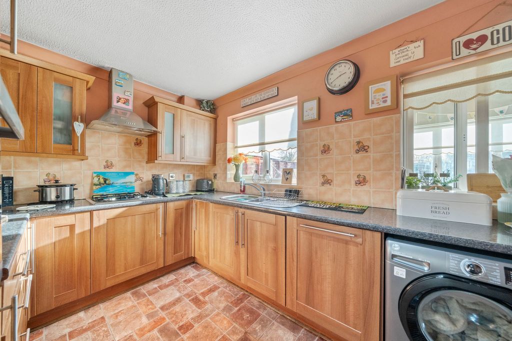 Property photo 3 of 27