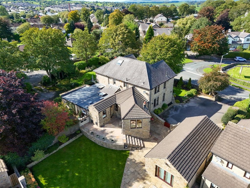 Property photo 3 of 40