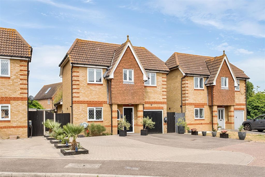 Property photo 1 of 24 Cormorant Road, Iwade, Sittingbourne