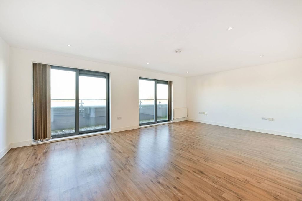 Property photo 3 of 12