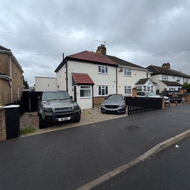 Property photo 1 of 13 4 Bed Semi-Detached House For Sale St Martins Road, West Drayton Ub7