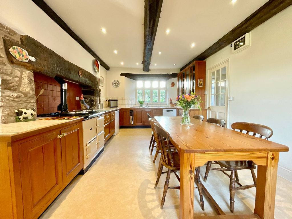 Property photo 3 of 31