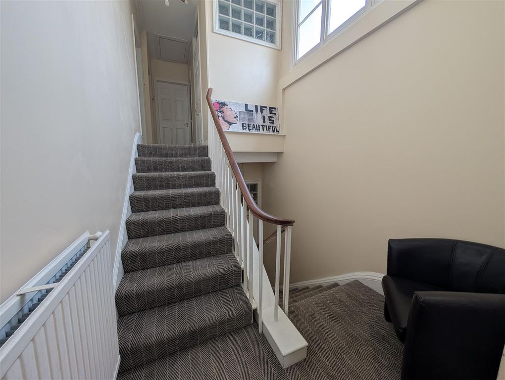 Additional image 4 of 2 bed flat to rent32 Clarendon Square, Leamington Spa CV32