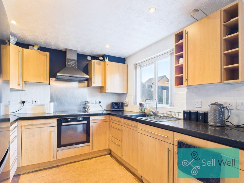 Property photo 3 of 17 Kitchen