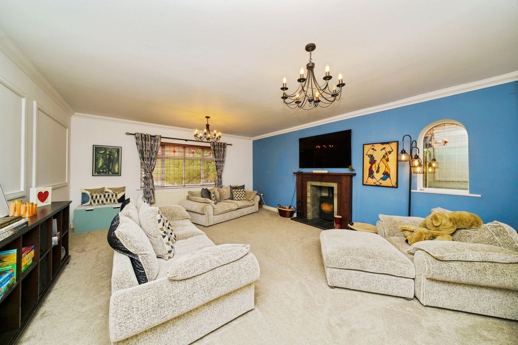 Property photo 2 of 23 Pbox-Img.Jpg