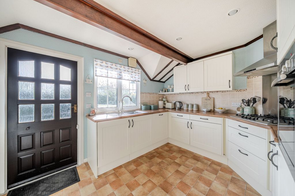 Property photo 2 of 19 Kitchen